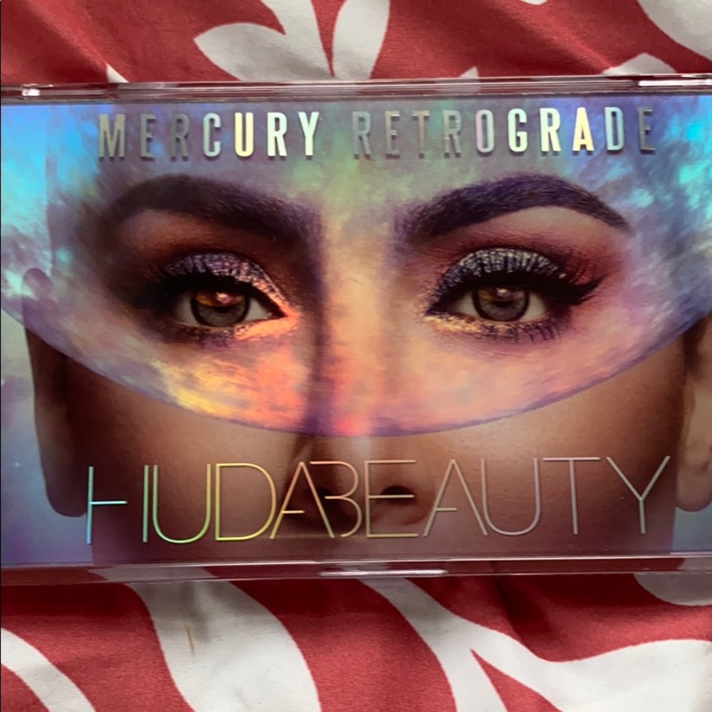 Huda Beauty Mercury Retrograde eyeshadow palette